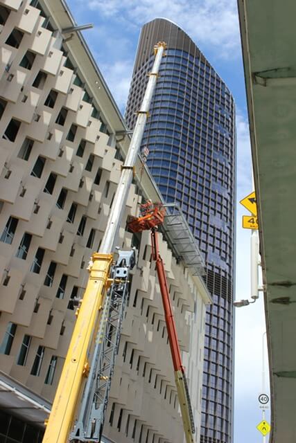 Image 1: Preparing to remove the precast concrete sunshades from the former Neville Bonner building